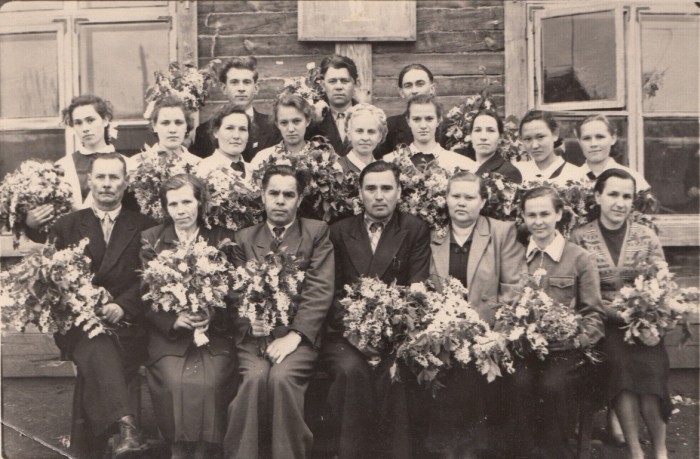 7 Коллектив учителей Малоарбатской школы (1957 г. или 1958 г.)
